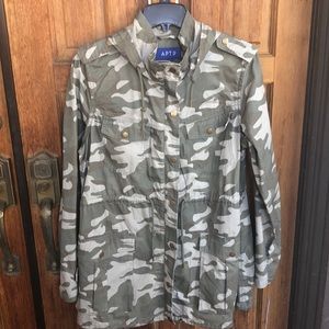Women’s new Apt9 camo jacket